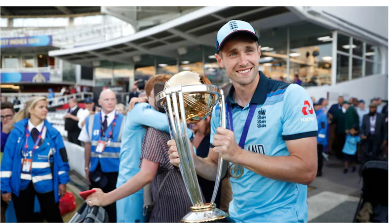 Chris Woakes- World cup trophy