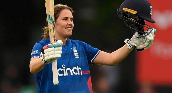  Nat Sciver-Brunt (ENG W) - 3 Hundreds