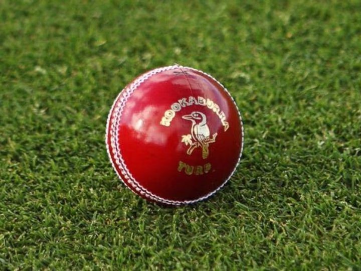 Kookaburra Turf Red - Test Match Ball Kookaburra Turf Red - Test Match Ball
