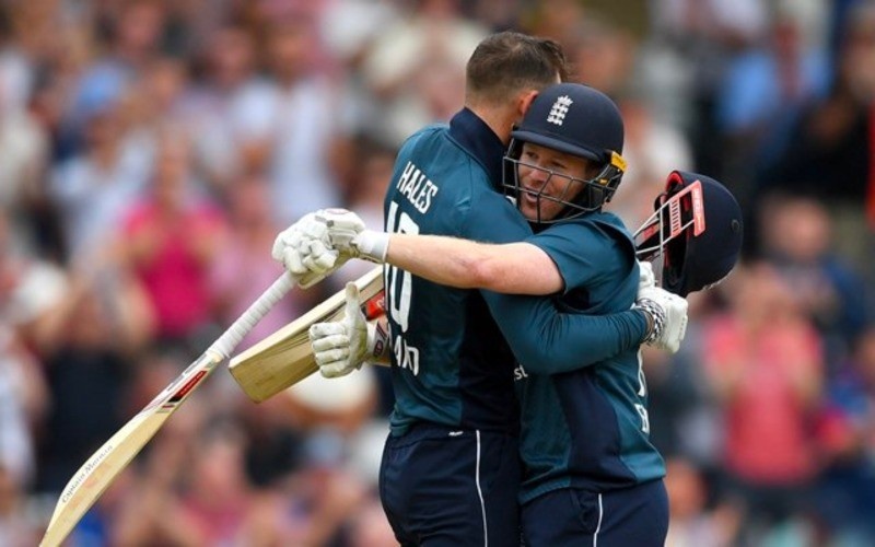 Eoin Morgan and Alex Hales (152 Runs) Eoin Morgan and Alex Hales (152 Runs)