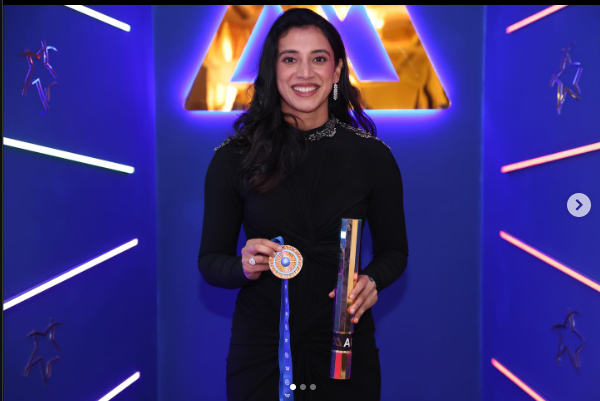 Smriti Mandhana Wins BBC Indian Sportswoman Award Smriti Mandhana Wins BBC Indian Sportswoman Award