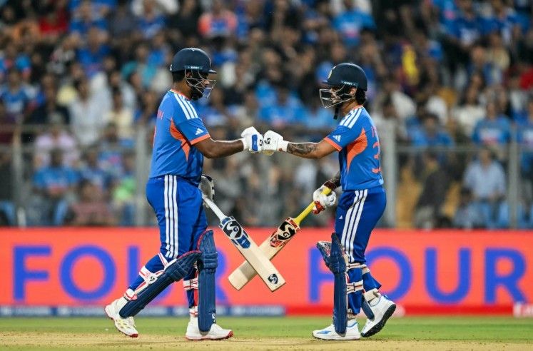 India: 253/7 vs England India: 253/7 vs England